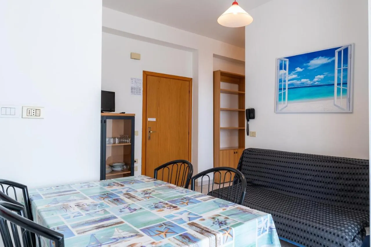 Ξενοδοχείο με διαμερίσματα Beach Suite Hotel Μπελάρια-Ιτζέα Μαρίνα