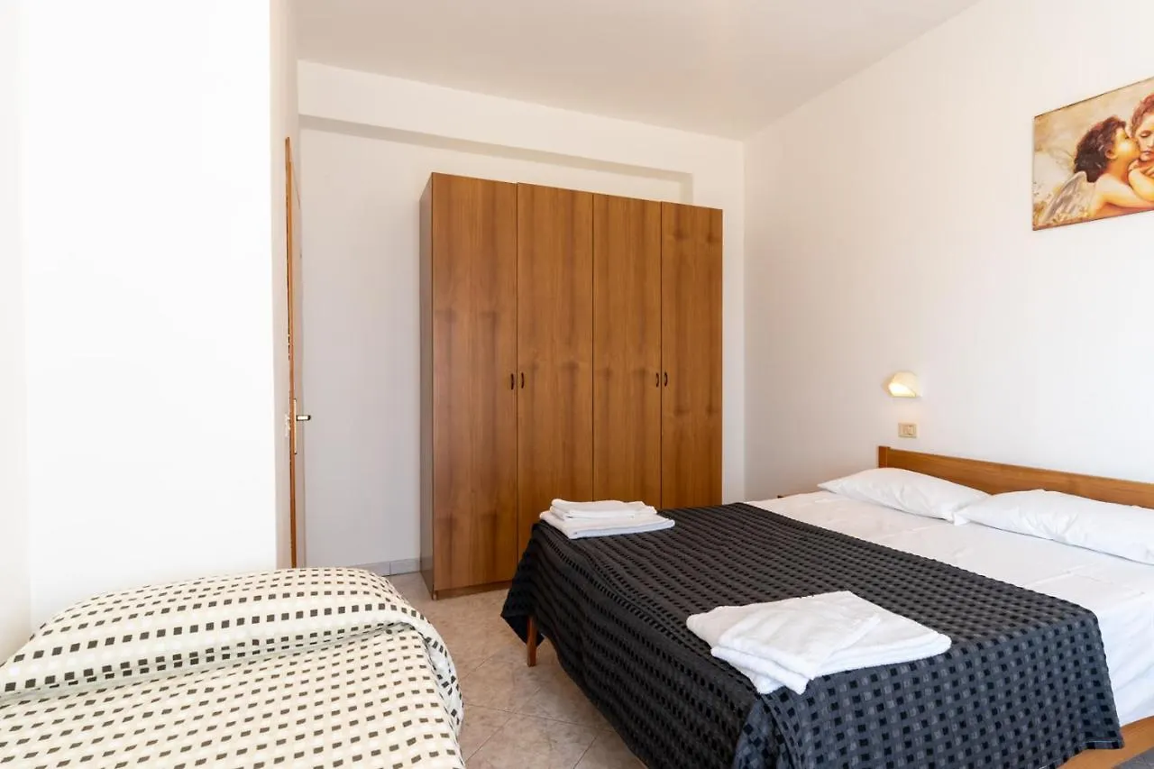 *** Ξενοδοχείο με διαμερίσματα Beach Suite Hotel Μπελάρια-Ιτζέα Μαρίνα Ιταλία