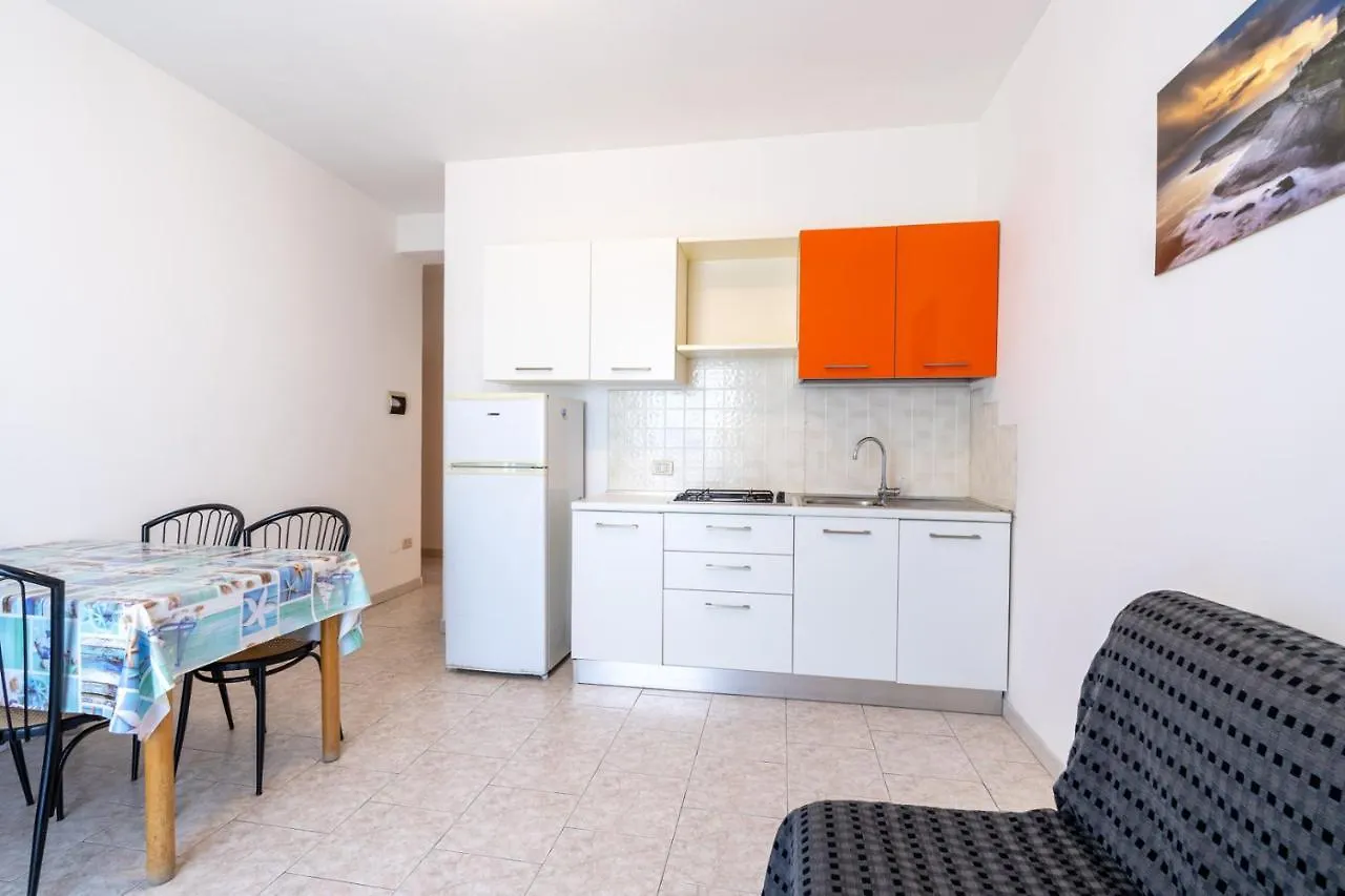 *** Ξενοδοχείο με διαμερίσματα Beach Suite Hotel Μπελάρια-Ιτζέα Μαρίνα Ιταλία