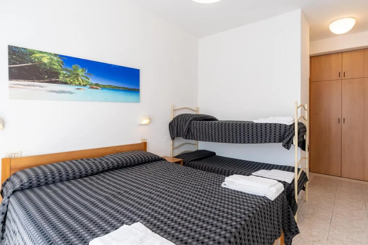 Ξενοδοχείο με διαμερίσματα Beach Suite Hotel Μπελάρια-Ιτζέα Μαρίνα